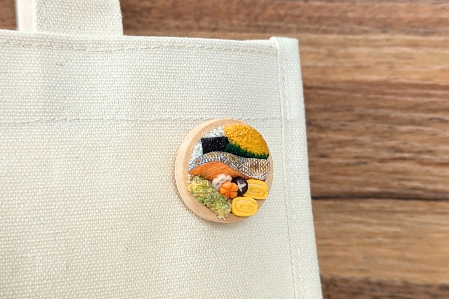 【ブローチ】銀鮭のり弁当